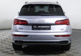 Подержанный автомобиль Audi Q5 2019 года (10 фото)
