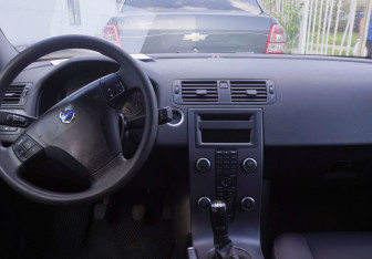 Подержанный автомобиль Volvo S40 2011 года (11 фото)