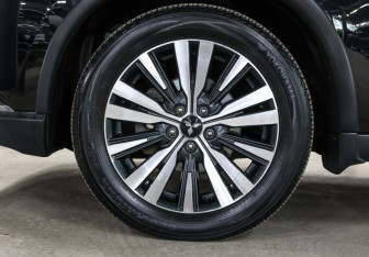 Подержанный автомобиль Mitsubishi Outlander 2019 года (21 фото)