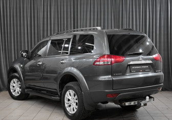 Подержанный автомобиль Mitsubishi Pajero Sport 2014 года (7 фото)