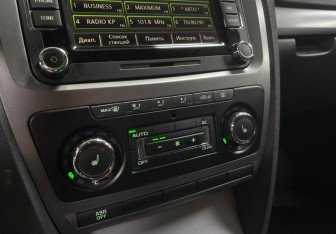 Подержанный автомобиль Skoda Octavia Liftback 2013 года (16 фото)