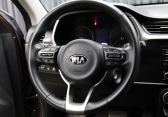 Подержанный автомобиль Kia Rio Sedan 2021 года (16 фото)
