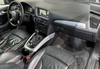 Подержанный автомобиль Audi Q5 2010 года (9 фото)