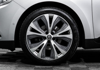 Подержанный автомобиль Renault Scenic 2018 года (15 фото)