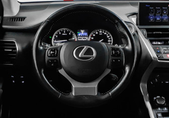 Подержанный автомобиль Lexus NX 2015 года (11 фото)