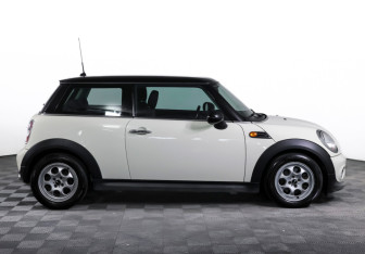 Подержанный автомобиль MINI Hatch 2012 года (4 фото)