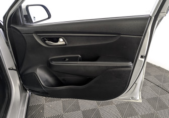 Подержанный автомобиль Kia Rio Hatchback 2021 года (22 фото)