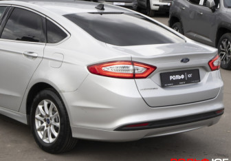 Подержанный автомобиль Ford Mondeo Sedan 2017 года (26 фото)