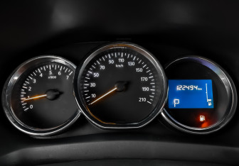 Подержанный автомобиль Renault Logan Sedan 2017 года (16 фото)