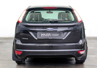 Подержанный автомобиль Ford Focus Hatchback 2010 года (6 фото)