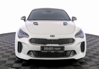 Подержанный автомобиль Kia Stinger 2018 года (2 фото)