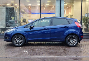 Подержанный автомобиль Ford Fiesta Hatchback 2017 года (5 фото)