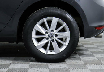 Подержанный автомобиль Volkswagen Golf Hatchback 2016 года (5 фото)