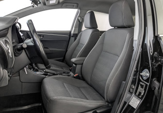 Подержанный автомобиль Toyota Corolla Sedan 2018 года (20 фото)