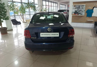 Подержанный автомобиль Volkswagen Polo Sedan 2016 года (6 фото)