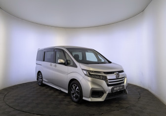 Подержанный автомобиль Honda Stepwgn 2018 года (3 фото)