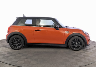 Подержанный автомобиль MINI Hatch 2021 года (4 фото)