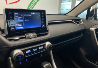 Подержанный автомобиль Toyota RAV4 2021 года (16 фото)