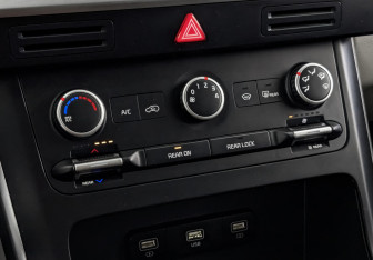 Подержанный автомобиль Kia Carnival 2021 года (21 фото)