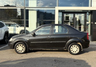 Подержанный автомобиль Renault Logan Sedan 2010 года (8 фото)