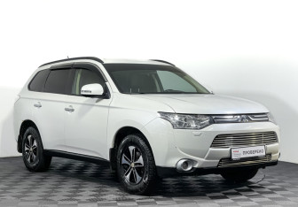 Подержанный автомобиль Mitsubishi Outlander 2013 года (3 фото)