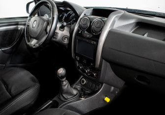 Подержанный автомобиль Renault Duster 2015 года (10 фото)