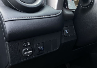 Подержанный автомобиль Toyota RAV4 2016 года (19 фото)