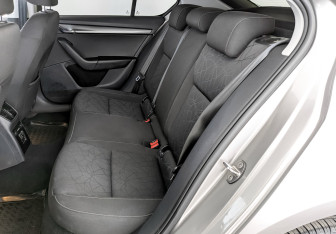 Подержанный автомобиль Skoda Octavia Liftback 2019 года (12 фото)