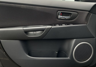 Подержанный автомобиль Mazda 3 Sedan 2008 года (16 фото)