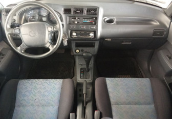 Подержанный автомобиль Toyota RAV4 1995 года (11 фото)