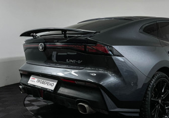 Подержанный автомобиль Changan UNI-V 2023 года (20 фото)