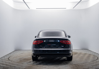 Подержанный автомобиль Audi A4 Sedan 2014 года (6 фото)