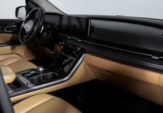 Подержанный автомобиль Kia Carnival 2020 года (19 фото)