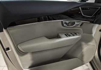 Подержанный автомобиль Volvo XC90 2016 года (19 фото)