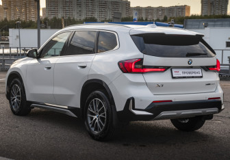 Подержанный автомобиль BMW X1 2023 года (7 фото)
