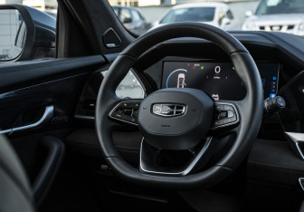 Подержанный автомобиль Geely Monjaro 2024 года (10 фото)