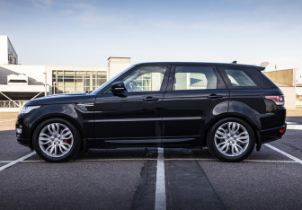 Подержанный автомобиль Land Rover Range Rover Sport 2016 года (8 фото)