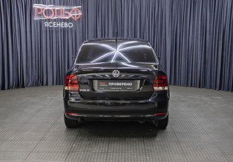Подержанный автомобиль Volkswagen Polo Sedan 2015 года (6 фото)