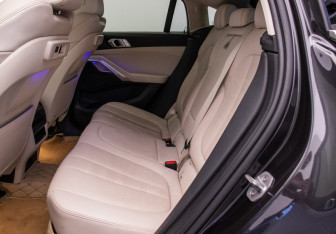 Подержанный автомобиль BMW X6 2020 года (11 фото)