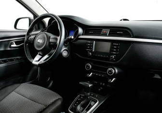 Подержанный автомобиль Kia Rio Hatchback 2018 года (8 фото)