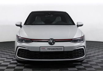Подержанный автомобиль Volkswagen Golf GTI Hatchback 2021 года (2 фото)