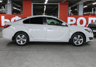 Подержанный автомобиль Opel Insignia Sedan 2014 года (4 фото)