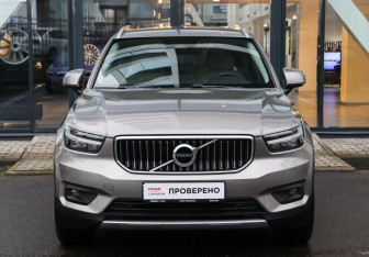 Подержанный автомобиль Volvo XC40 2021 года (2 фото)