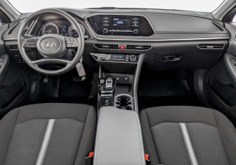 Подержанный автомобиль Hyundai Sonata 2023 года (14 фото)