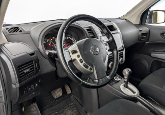 Подержанный автомобиль Nissan X-Trail 2013 года (16 фото)