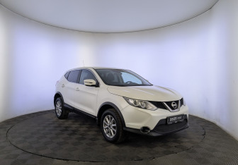 Подержанный автомобиль Nissan Qashqai 2016 года (3 фото)