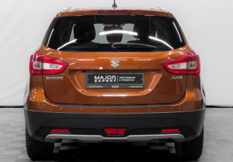 Подержанный автомобиль Suzuki SX4 Hatchback 2018 года (7 фото)