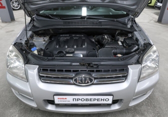 Подержанный автомобиль Kia Sportage 2006 года (9 фото)