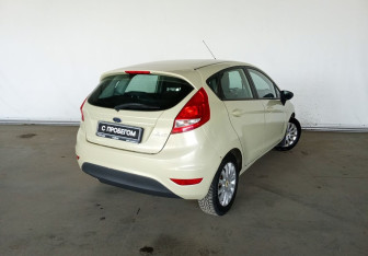 Подержанный автомобиль Ford Fiesta Hatchback 2008 года (6 фото)