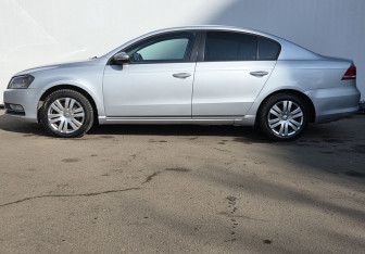 Подержанный автомобиль Volkswagen Passat Sedan 2011 года (8 фото)